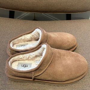 UGG classic slipper II - Chestnut - women’s 9